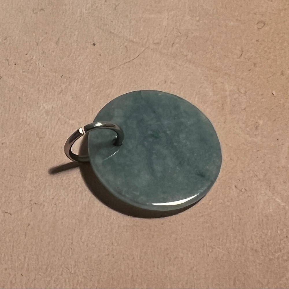 Real Jade disc pendant - Picture 3 of 4